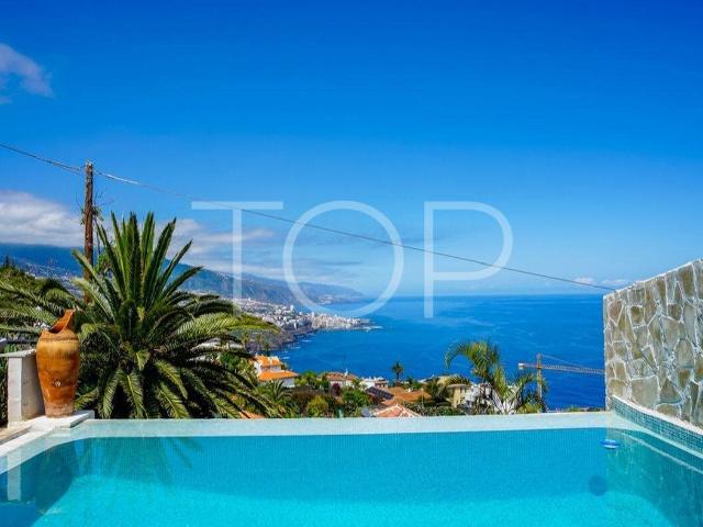 Exclusiva villa con piscina infinita y vistas panorámicas en. 210m² Santa Úrsula