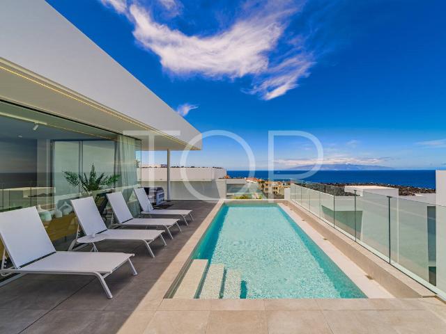 Exclusiva villa con piscina privada y vistas al mar en Rokab. 157m² Adeje