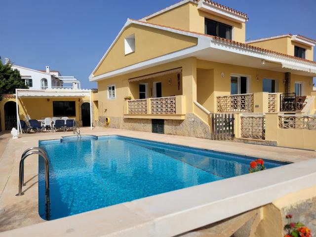 Exclusiva Villa con piscina y vistas al puerto natural de Ma. 346m² Es Castell