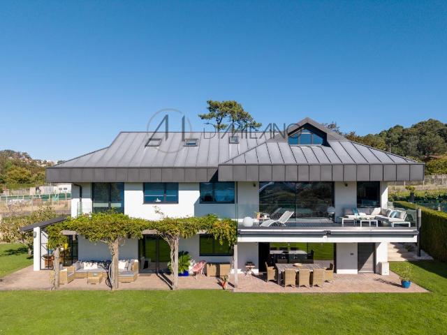 Exclusiva villa con piscina y espectaculares vistas al mar en Area de Bon