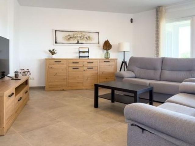 Exclusiva villa con vistas al mar, gran privacidad y potencial de inversión en Oltamar. MPQJ T3231
