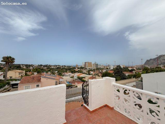 Exclusiva Villa con Vistas al Mar en Calpe con 2 Viviendas Independientes, a