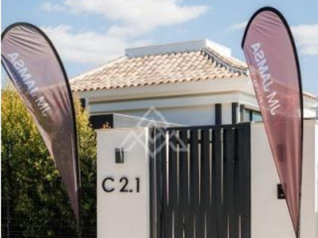 Exclusiva villa contemporánea de lujo en la Milla de Oro de Marbella con piscina