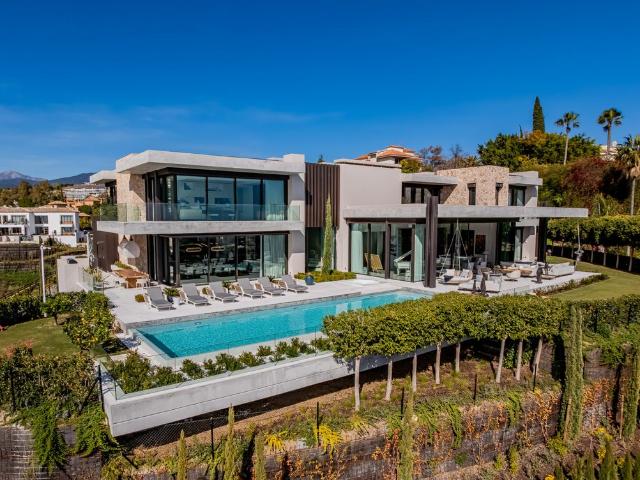 Exclusiva Villa / Chalet de 1451 m2 en venta en Marbella, Andalucía