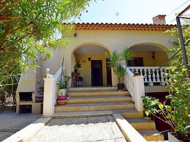 Exclusiva Villa / Chalet de 160 m2 en venta en Playas de Orihuela, España