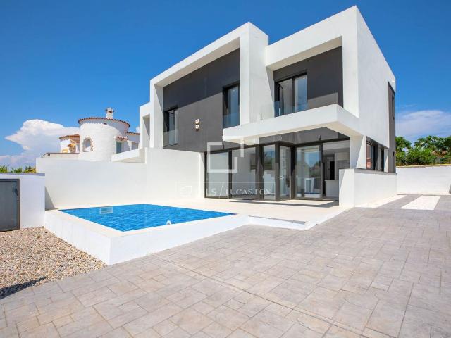 Exclusiva Villa / Chalet de 161 m2 en venta en Empuriabrava, Cataluña