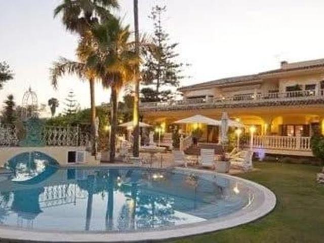 Exclusiva Villa / Chalet de 1647 m2 en venta en Marbella, Andalucía