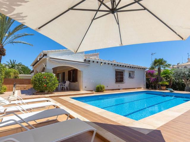 Exclusiva Villa / Chalet de 168 m2 en venta en Playas de Orihuela, Comunidad Valenciana