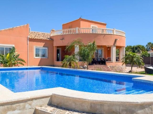 Exclusiva Villa / Chalet de 190 m2 en venta en Elche, España