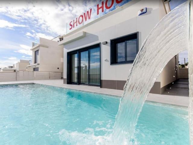 Exclusiva Villa / Chalet de 194 m2 en venta en San Miguel de Salinas, España