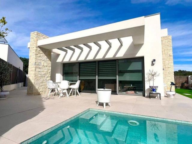 Exclusiva Villa / Chalet de 103 m2 en venta en San Miguel de Salinas, España
