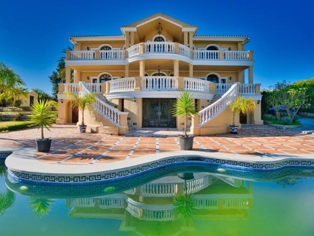 Exclusiva Villa / Chalet de 1068 m2 en venta en Estepona, Andalucía