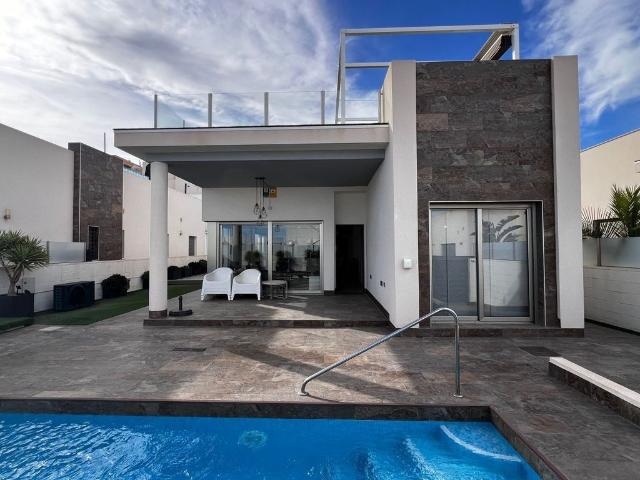 Exclusiva Villa / Chalet de 120 m2 en venta en Playas de Orihuela, Comunidad Valenciana