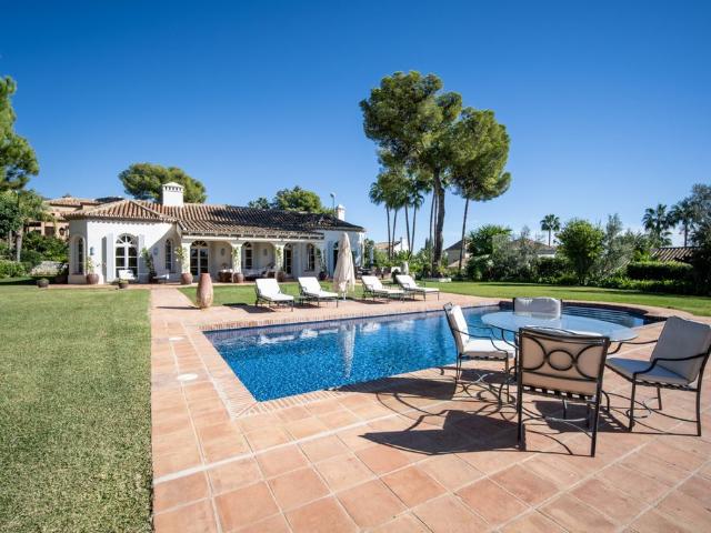 Exclusiva Villa / Chalet de 1265 m2 en venta en Marbella, España