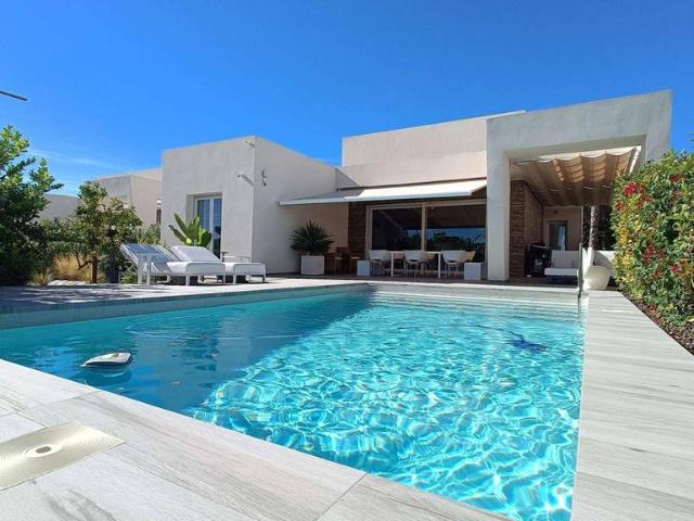 Exclusiva Villa / Chalet de 132 m2 en venta en Algorfa, España