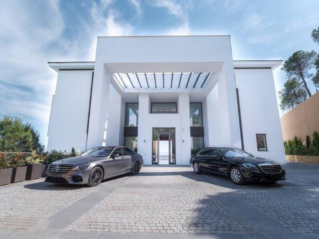 Exclusiva Villa / Chalet de 1339 m2 en venta en Marbella, España
