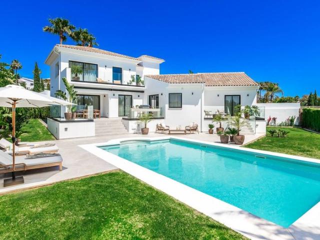 Exclusiva Villa / Chalet de 256 m2 en venta en Marbella, España