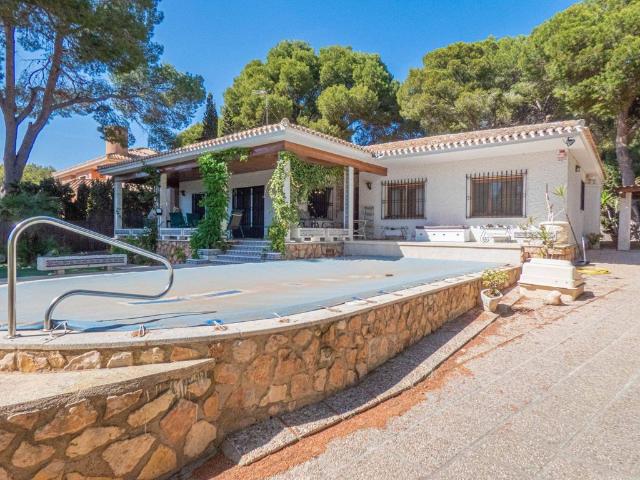 Exclusiva Villa / Chalet de 268 m2 en venta en Playas de Orihuela, Comunidad Valenciana