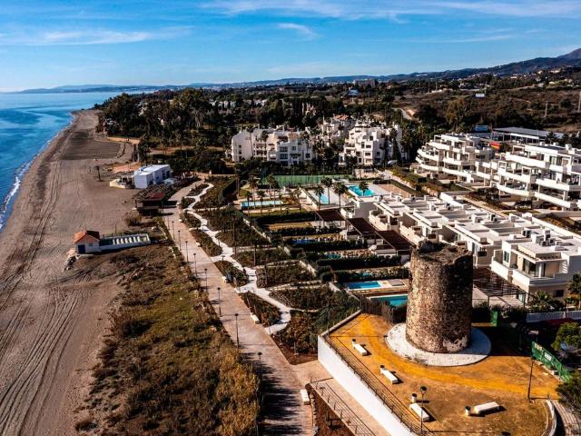 Exclusiva Villa / Chalet de 271 m2 en venta en Estepona, Andalucía