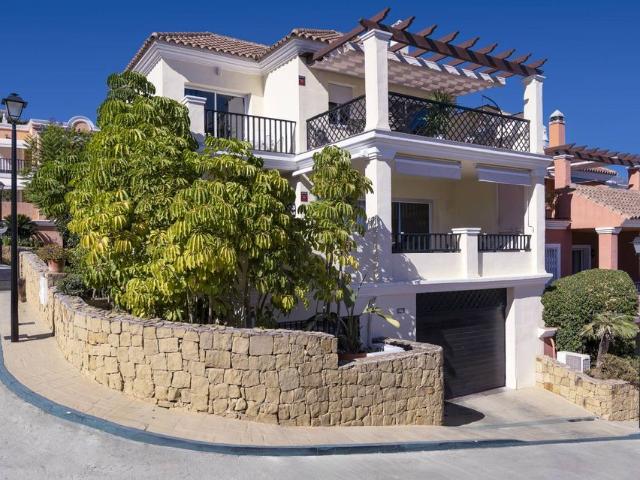 Exclusiva Villa / Chalet de 276 m2 en venta en Marbella, España