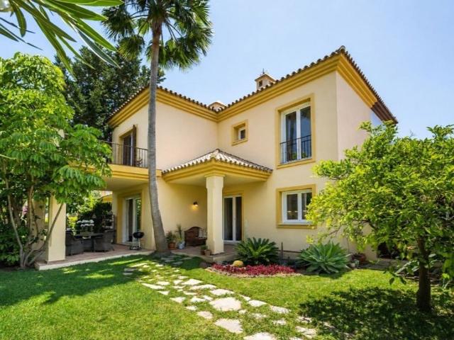 Exclusiva Villa / Chalet de 288 m2 en Las Chapas Alicate Playa, Marbella, Málaga, Andalucía