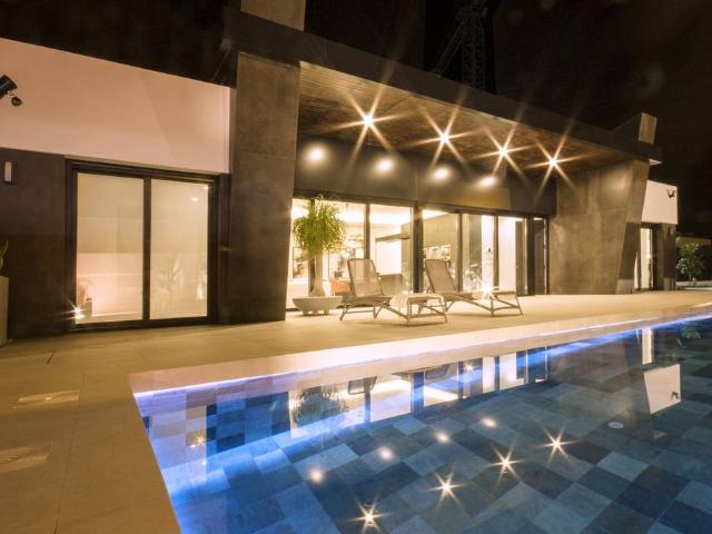 Exclusiva Villa / Chalet de 290 m2 en venta en Rojales, Comunidad Valenciana