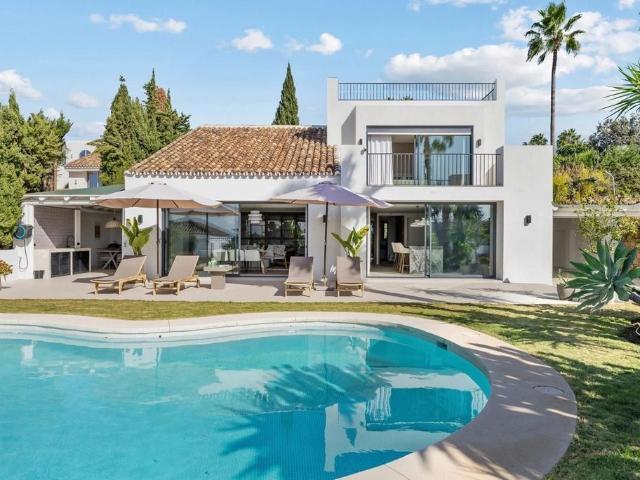 Exclusiva Villa / Chalet de 294 m2 en venta en Marbella, España