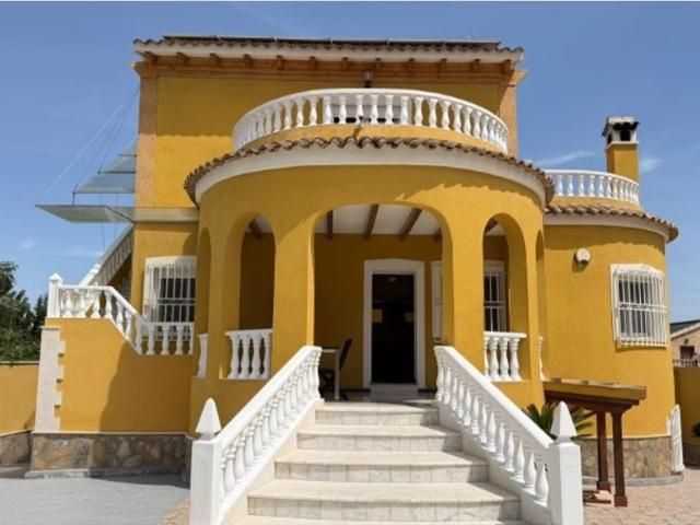 Exclusiva Villa / Chalet de 201 m2 en venta en Orihuela, España
