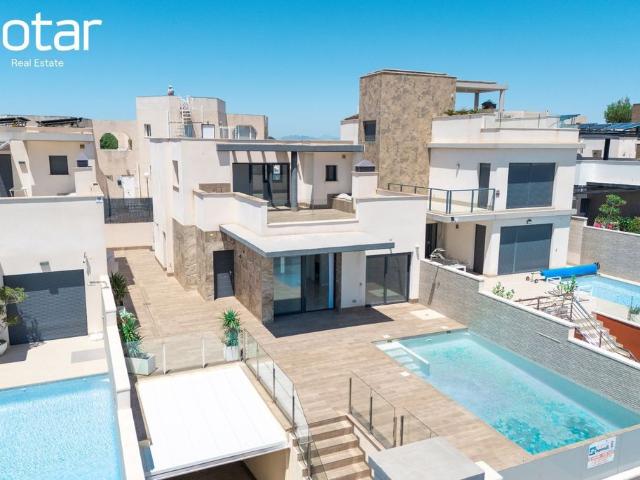 Villa / Chalet de 210 m2 en venta en San Miguel de Salinas, España