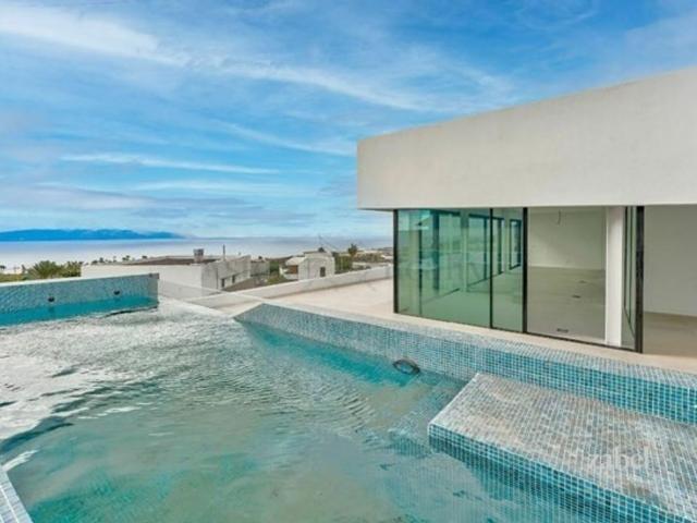 Exclusiva Villa / Chalet de 218 m2 en venta en Guía de Isora, España