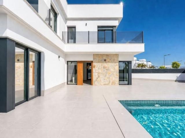 Exclusiva Villa / Chalet de 225 m2 en venta en Los Alcázares, Murcia