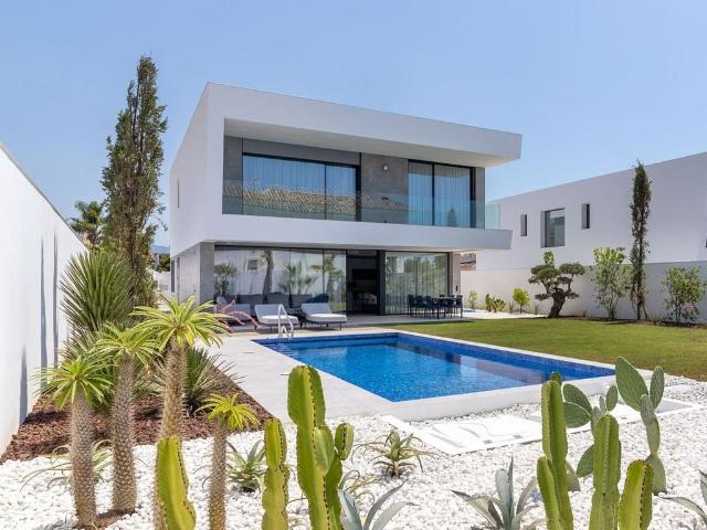Exclusiva Villa / Chalet de 235 m2 en venta en Marbella, Andalucía