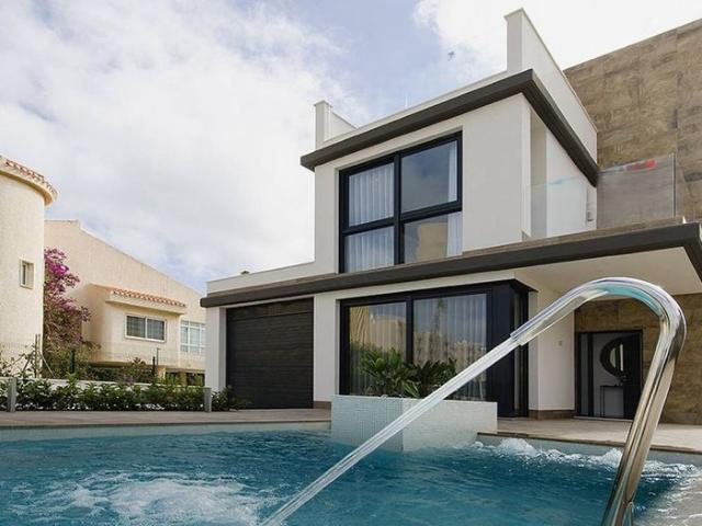 Exclusiva Villa / Chalet de 239 m2 en venta en Playas de Orihuela, Comunidad Valenciana