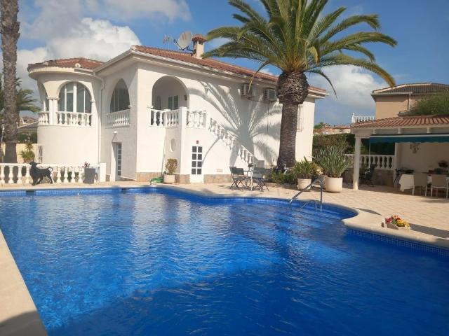 Exclusiva Villa / Chalet de 344 m2 en venta en Rojales, Comunidad Valenciana