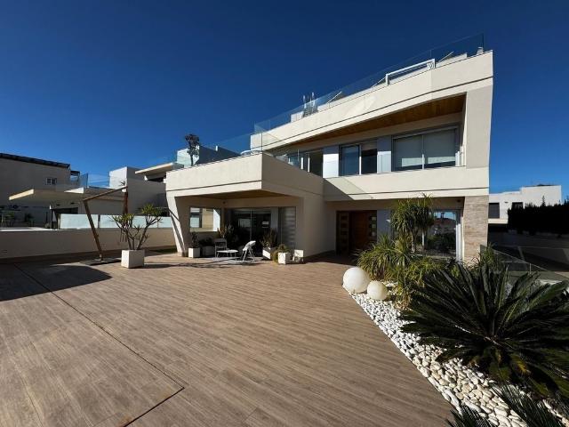 Exclusiva Villa / Chalet de 349 m2 en venta en Playas de Orihuela, Comunidad Valenciana