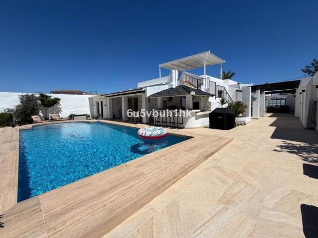 Exclusiva Villa / Chalet de 350 m2 en venta en Benalmádena, España