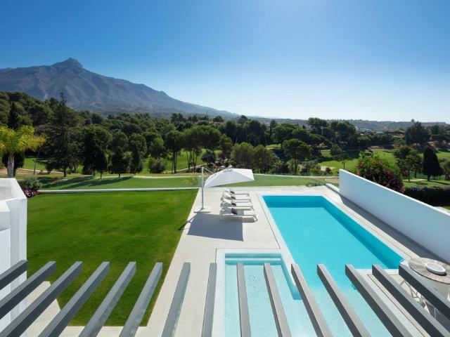 Exclusiva Villa / Chalet de 351 m2 en venta en Marbella, Andalucía