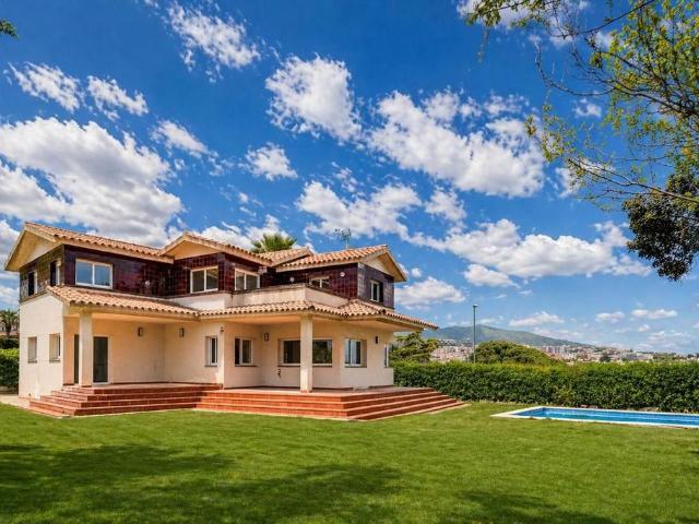 Exclusiva Villa / Chalet de 359 m2 en venta en Alella, España