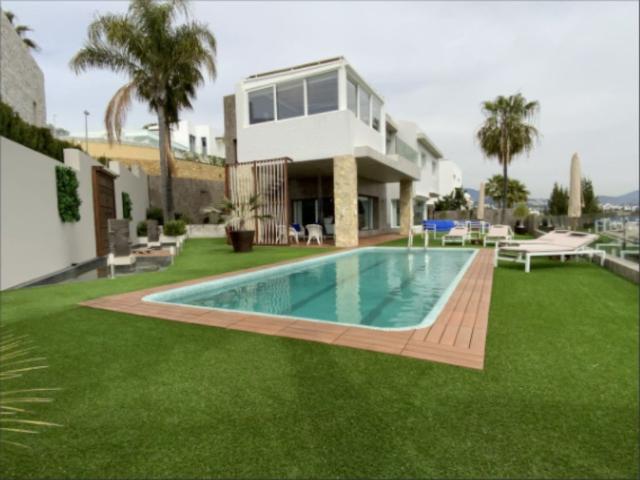 Exclusiva Villa / Chalet de 372 m2 en venta en Benahavís, España