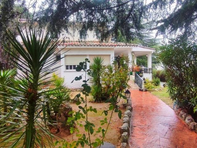 Exclusiva Villa / Chalet de 375 m2 en venta en Moralzarzal, España