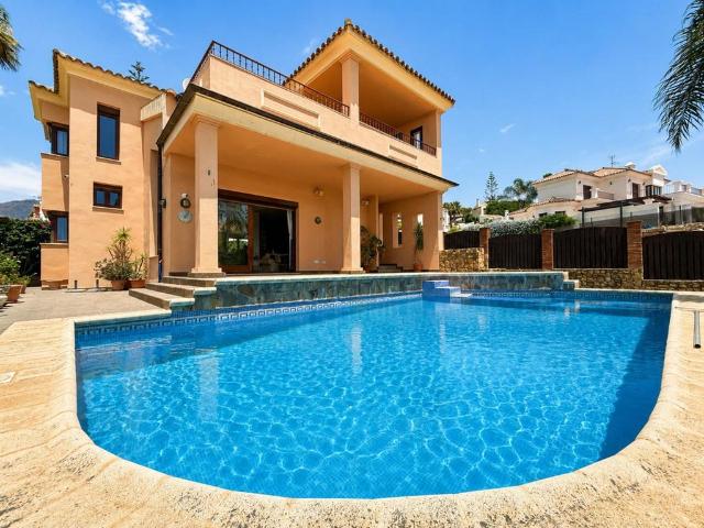 Exclusiva Villa / Chalet de 376 m2 en venta en Estepona, Andalucía