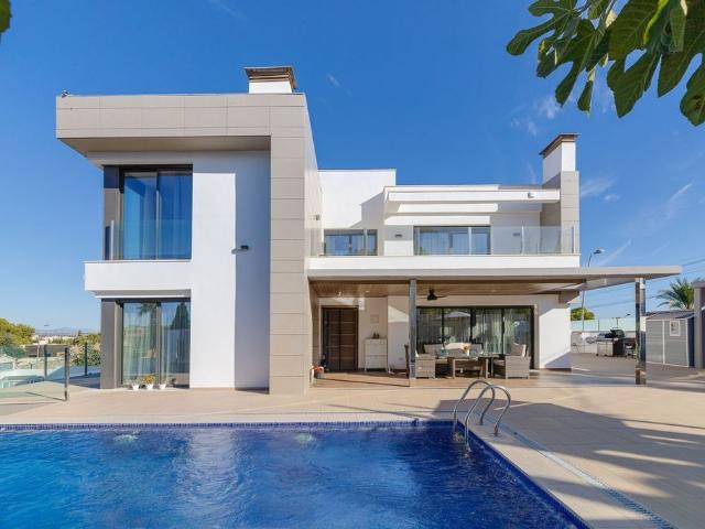 Exclusiva Villa / Chalet de 380 m2 en venta en Torrevieja, España