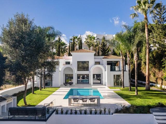 Exclusiva Villa / Chalet de 385 m2 en venta en Marbella, Andalucía