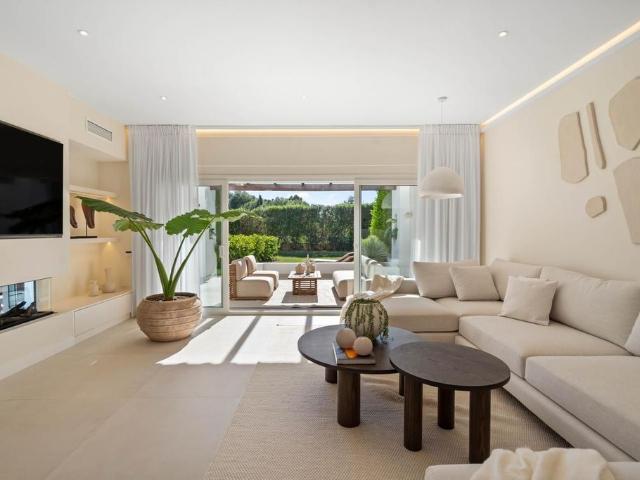 Exclusiva Villa / Chalet de 385 m2 en venta en Marbella, Andalucía