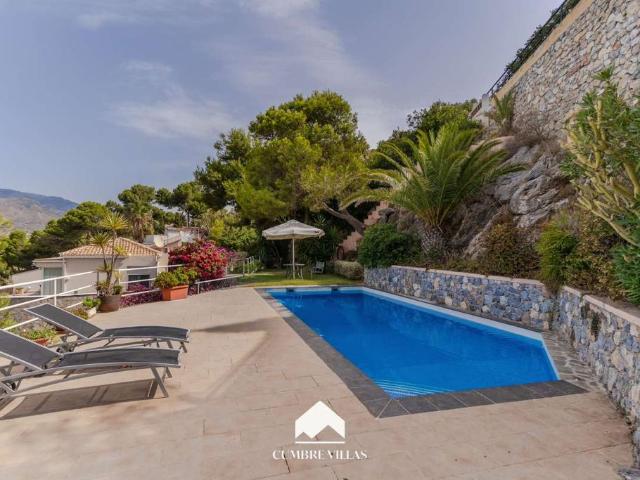 Exclusiva Villa / Chalet de 388 m2 en venta en La Herradura, España
