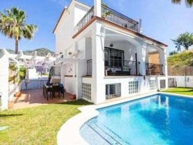 Exclusiva Villa / Chalet de 300 m2 en venta en Benalmádena, Andalucía