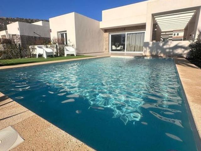 Exclusiva Villa / Chalet de 318 m2 en venta en Madrid, España