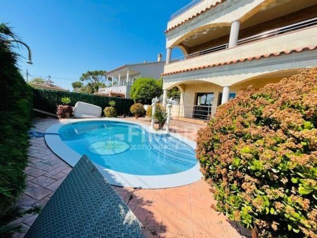 Exclusiva Villa / Chalet de 325 m2 en venta en Tordera, Cataluña