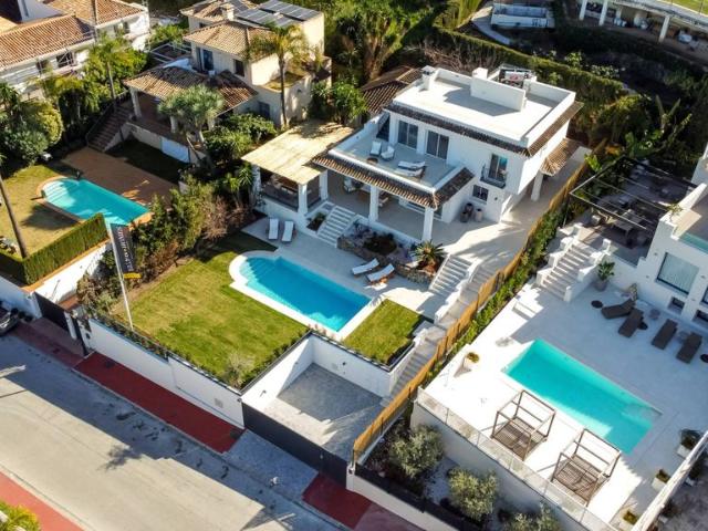 Exclusiva Villa / Chalet de 448 m2 en venta en Nueva Andalucia, España