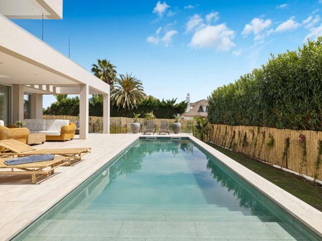 Exclusiva Villa / Chalet de 450 m2 en venta en Marbella, Andalucía